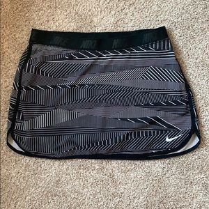 NIKE STRIPED SKORT